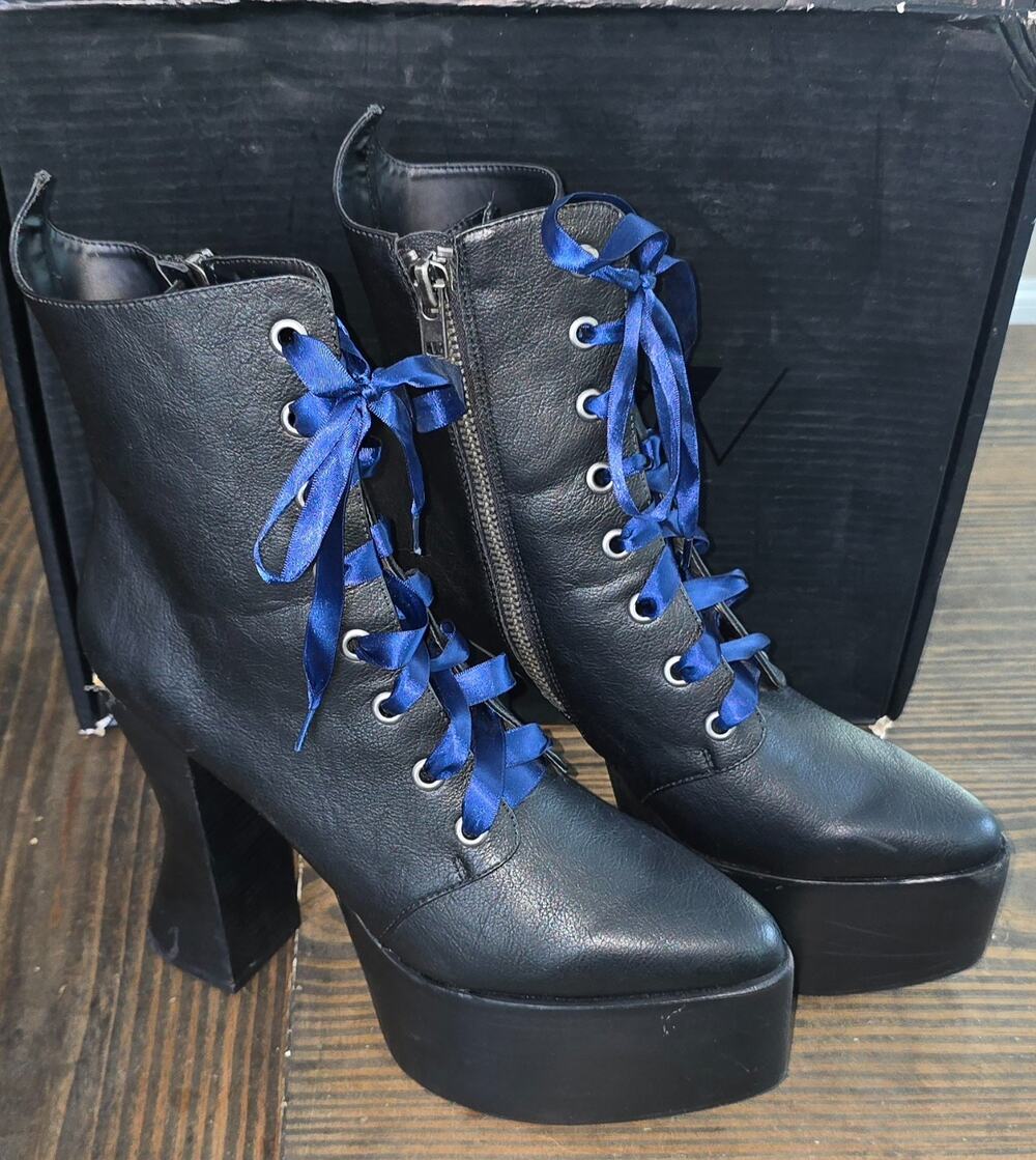 Dolls Kill / Widow - sz 11 SWERVE Black Platform Boot navy laces 5.5in heel